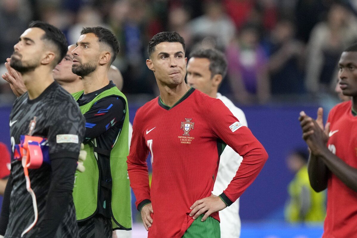 Ronaldo 安慰沮喪的佩佩 隨葡萄牙老將在歐洲杯2024殘酷出局